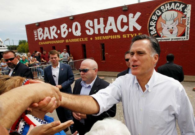 Romney attends BBQ